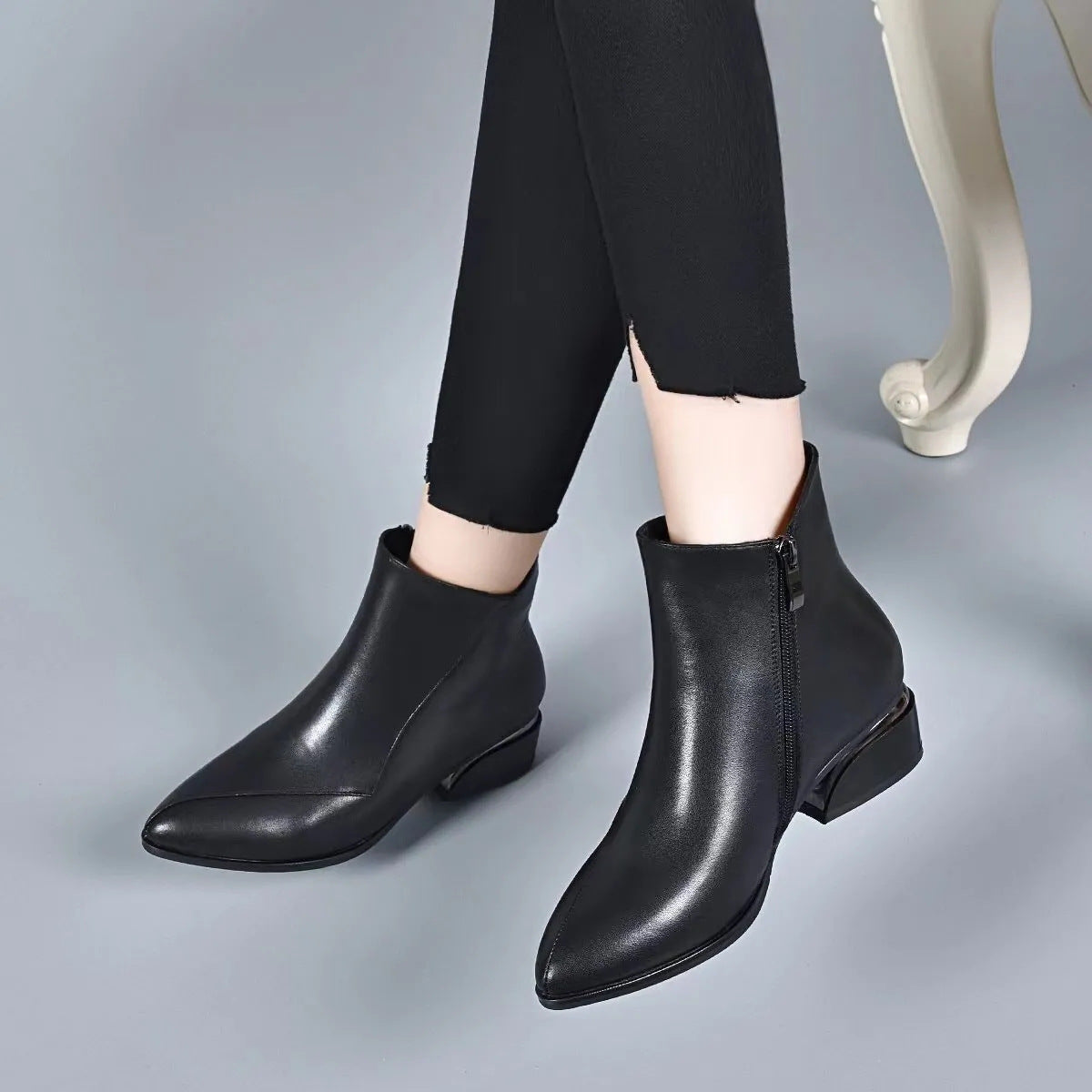 OFF Damen-Stiefeletten mit seitlichem Reißverschluss